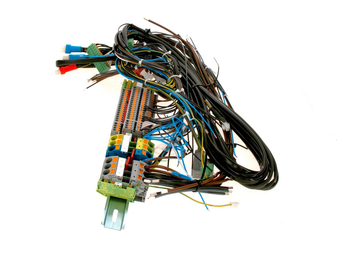 BOSCH Ersatzteil TTNR: 8738208453 Kabelbaum 38-48kW BOSCH Ersatzteil TTNR: 8738208453 Kabelbaum 38-48kW